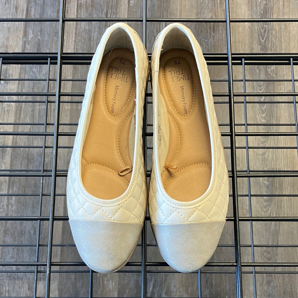 Time and Tru Women's Quilted Cream Flats